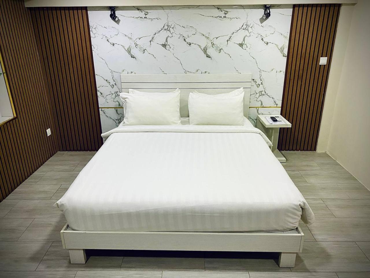 De Hotel Пном Пен Екстериор снимка
